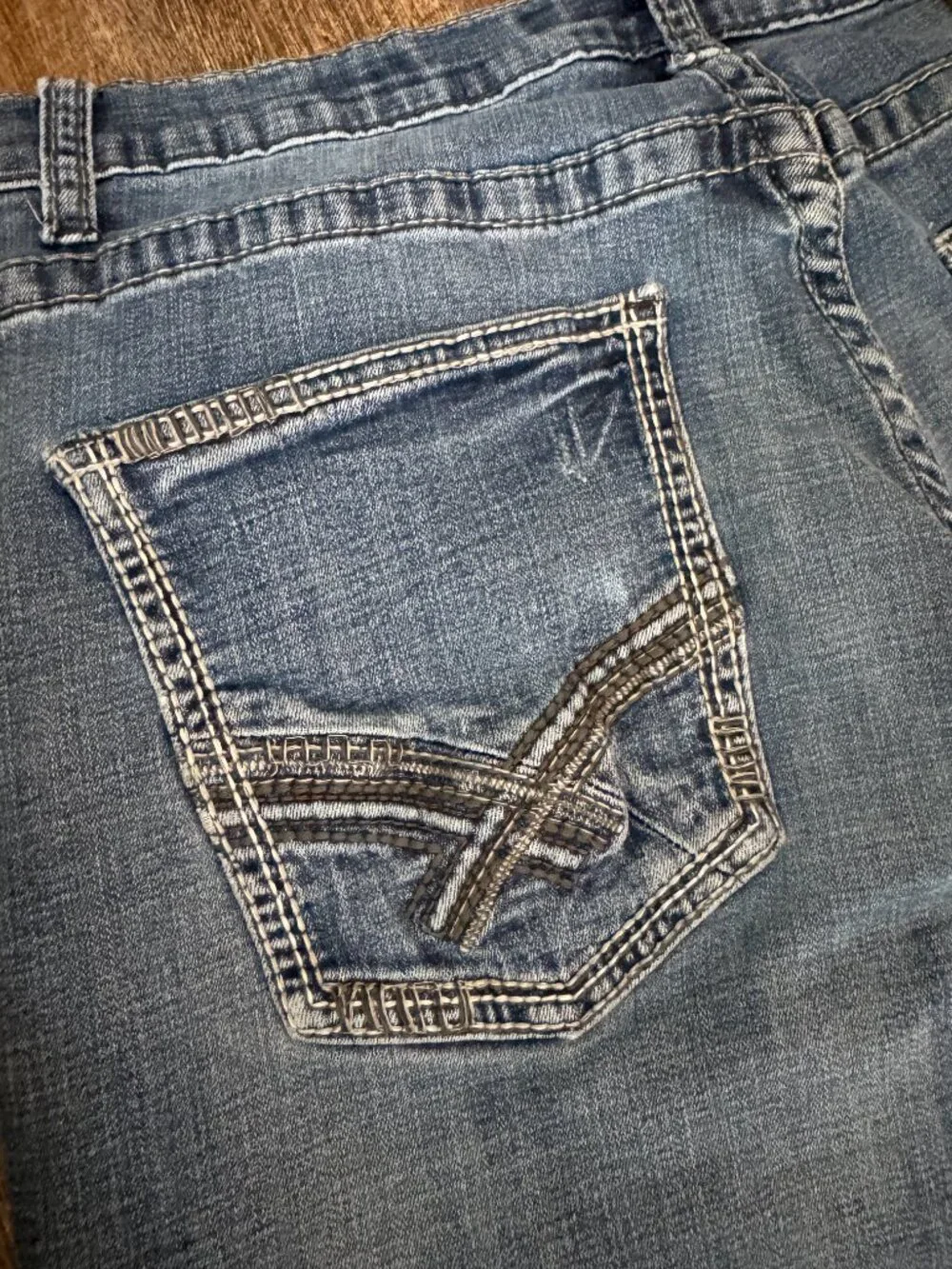 BKE Tyler Straight Leg Medium Wash Distressed Denim Jeans Size 34L